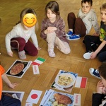 #FunduszeUE  #FunduszeEuropejskie Dzieci poznają potrawy z różnych krajów europejskich..jpg
