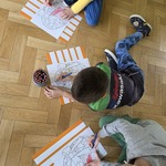 #FunduszeUE  #FunduszeEuropejskie Kolorowanie pisanek na kartce papieru_.jpg