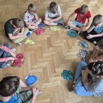 #FunduszeUE  #FunduszeEuropejskie Dzieci opisują co przedstawia ich gniotek.jpg