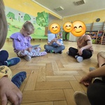 #FunduszeUE  #FunduszeEuropejskie Dzieci rozmawiają na temat samochwalstwa.jpg