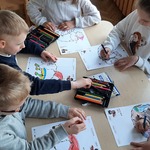 #FunduszeUE  #FunduszeEuropejskie Dzieci kolorują żubra