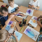 Dzieci rysują bańkowe rupaki